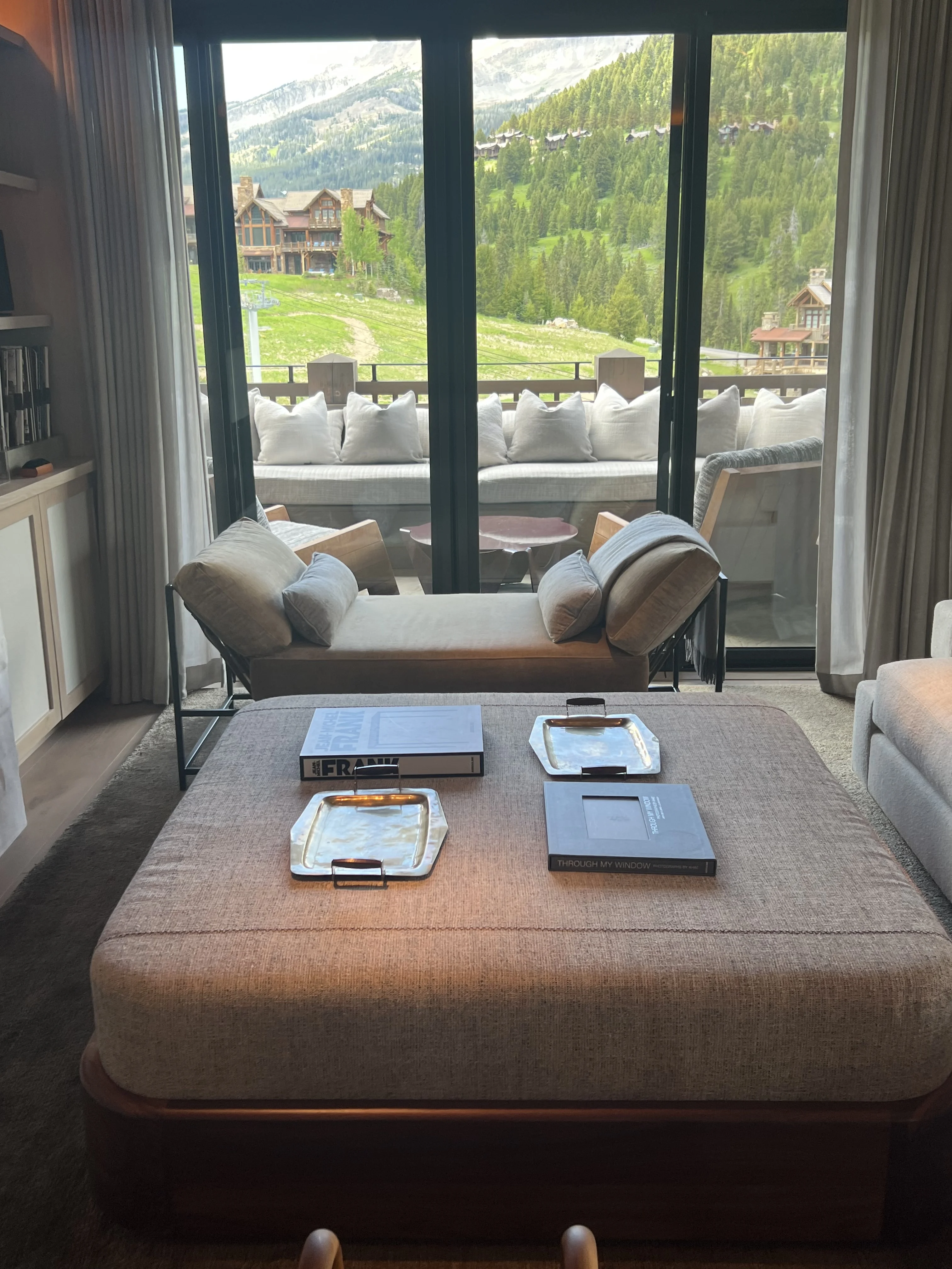 Mtn. Mid-Rise Luxe Condo